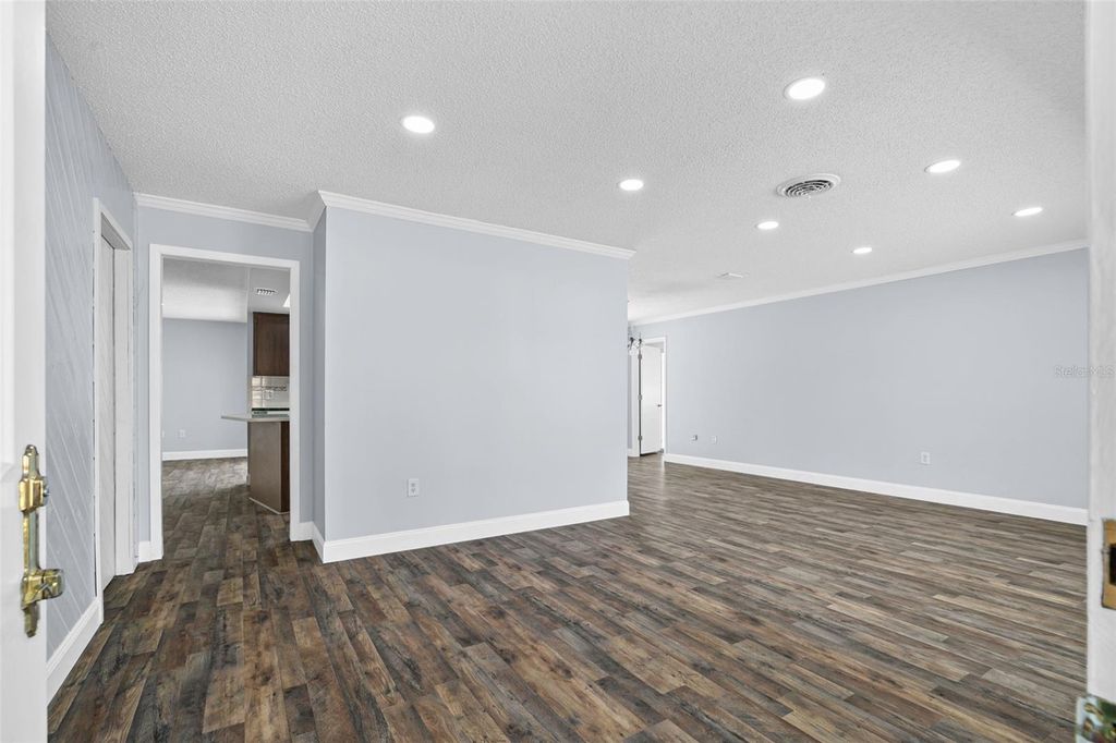 Image 3 of property listing at 2712 52ND AVENUE TERRACE W, Bradenton, FL 34207