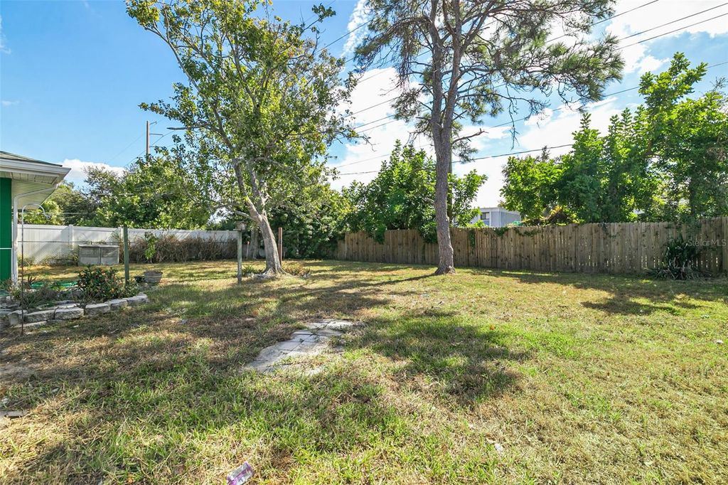 Image 22 of property listing at 2712 52ND AVENUE TERRACE W, Bradenton, FL 34207