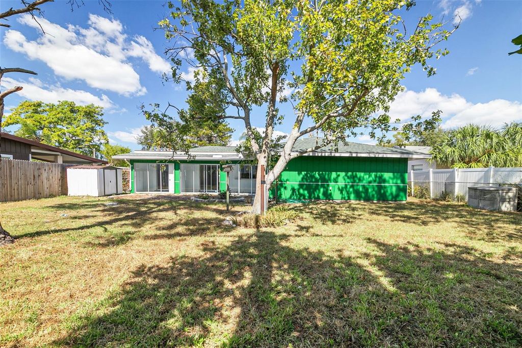 Image 23 of property listing at 2712 52ND AVENUE TERRACE W, Bradenton, FL 34207