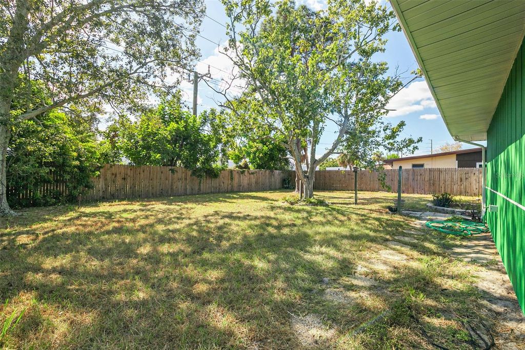 Image 24 of property listing at 2712 52ND AVENUE TERRACE W, Bradenton, FL 34207