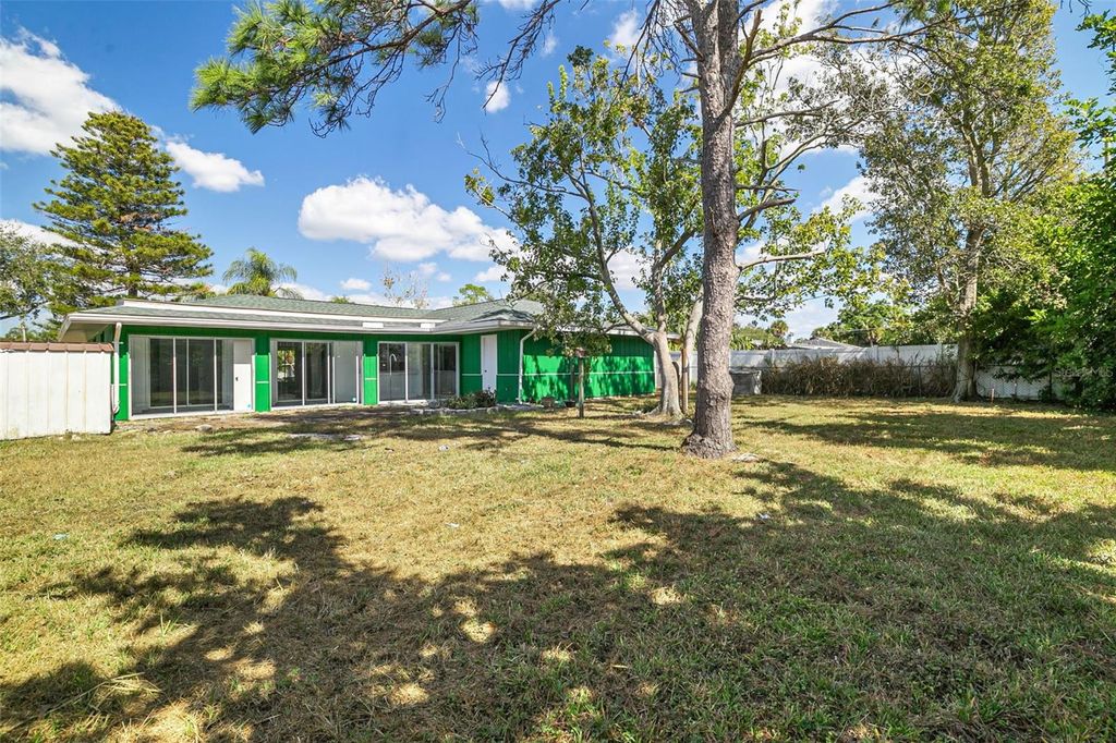 Image 25 of property listing at 2712 52ND AVENUE TERRACE W, Bradenton, FL 34207