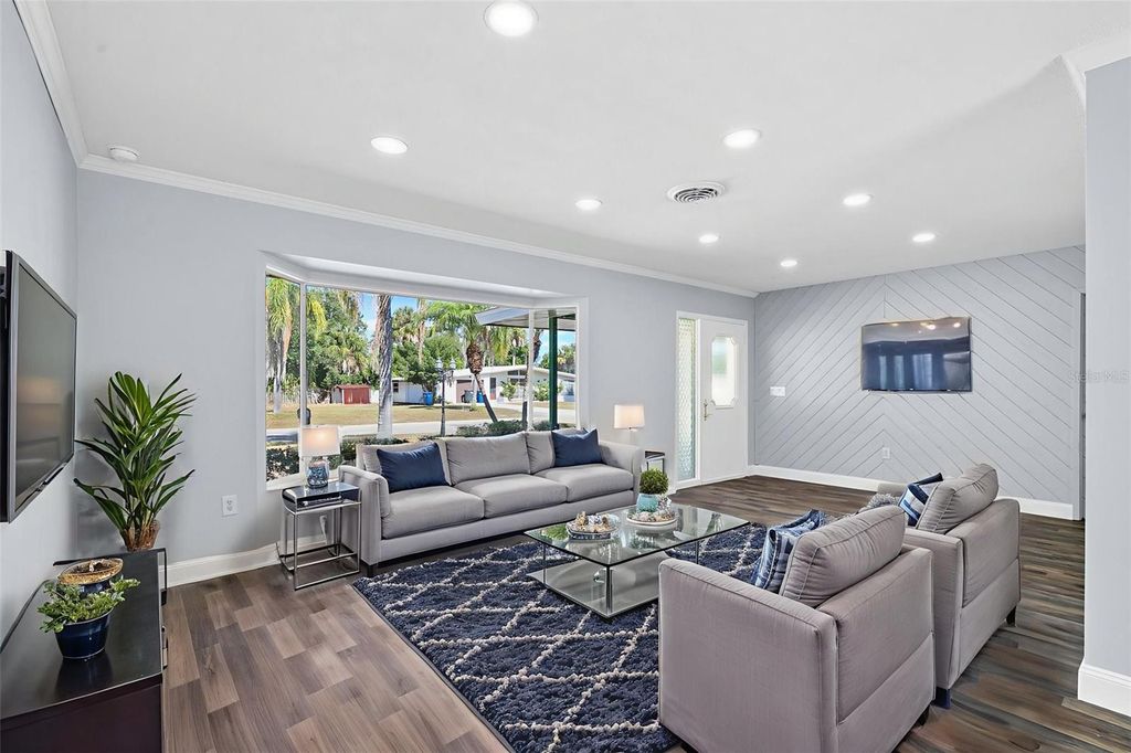 Image 4 of property listing at 2712 52ND AVENUE TERRACE W, Bradenton, FL 34207