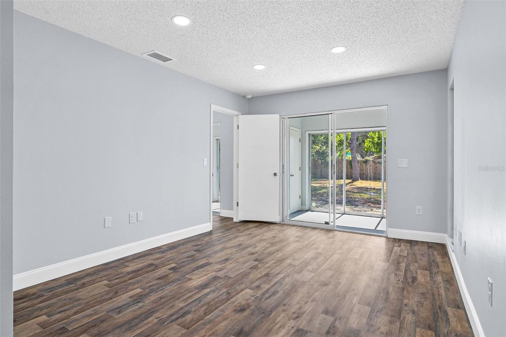 Image 8 of property listing at 2712 52ND AVENUE TERRACE W, Bradenton, FL 34207