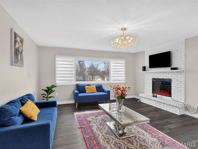 131 Romine Circle, Ballwin, MO 63011