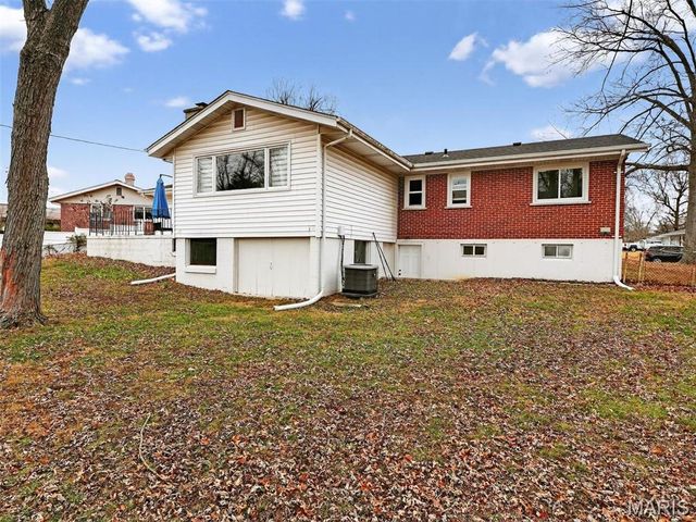 131 Romine Circle, Ballwin, MO 63011