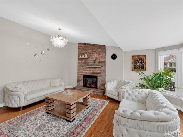 131 Romine Circle, Ballwin, MO 63011