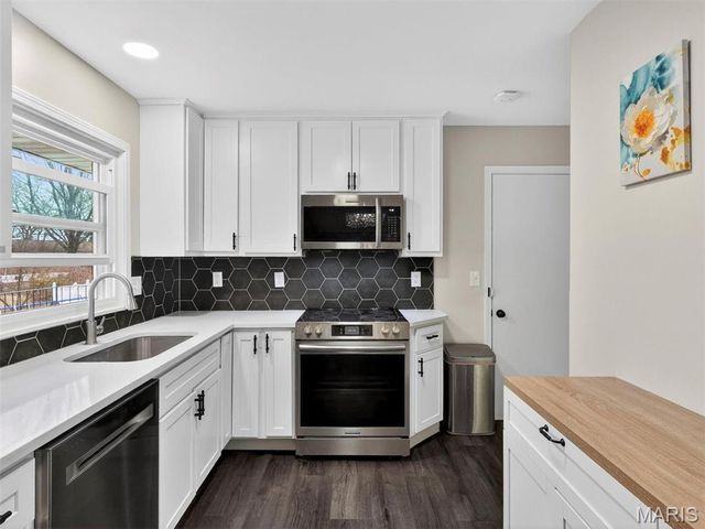 131 Romine Circle, Ballwin, MO 63011