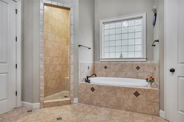 121 Estates At The Lake Drive, Canton, GA 30114
