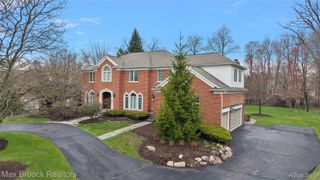 945 Wellsley Court, Bloomfield Charter Township, MI 48304