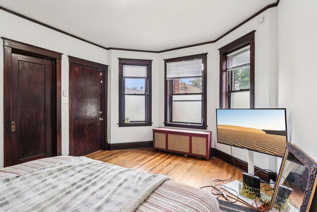 8548 S Manistee Avenue, Chicago, IL 60617