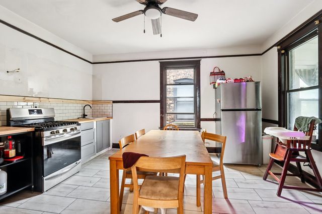 8548 S Manistee Avenue, Chicago, IL 60617