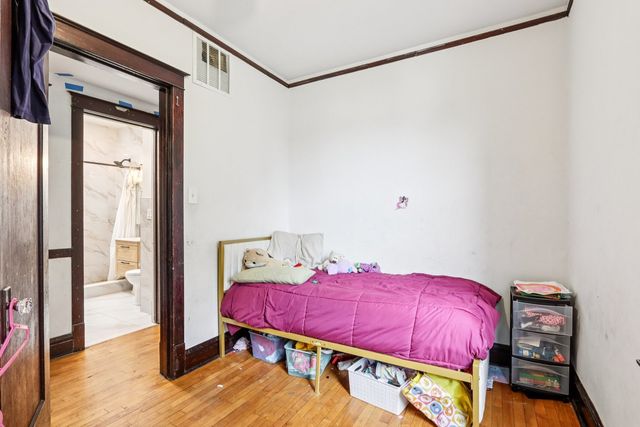 8548 S Manistee Avenue, Chicago, IL 60617