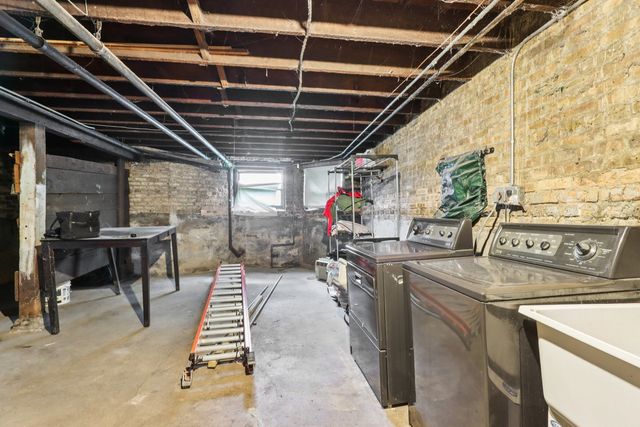 8548 S Manistee Avenue, Chicago, IL 60617