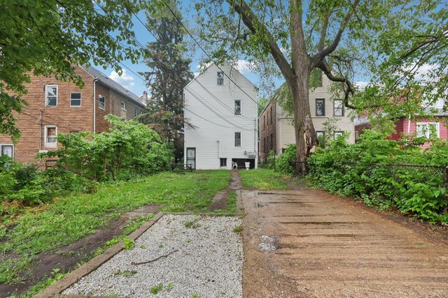 8548 S Manistee Avenue, Chicago, IL 60617