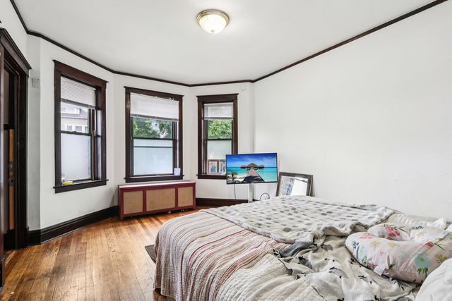 8548 S Manistee Avenue, Chicago, IL 60617