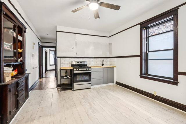 8548 S Manistee Avenue, Chicago, IL 60617