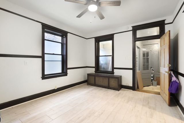 8548 S Manistee Avenue, Chicago, IL 60617