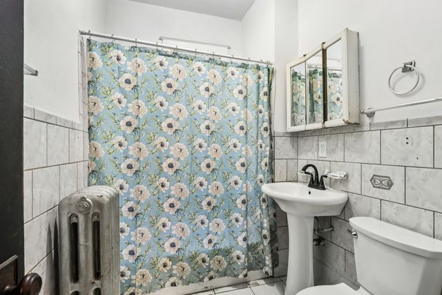 8548 S Manistee Avenue, Chicago, IL 60617