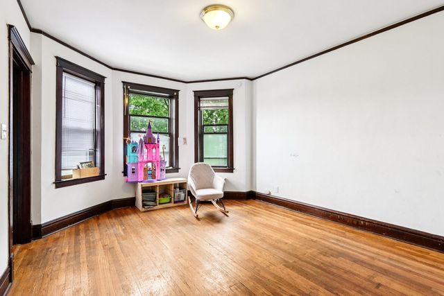 8548 S Manistee Avenue, Chicago, IL 60617
