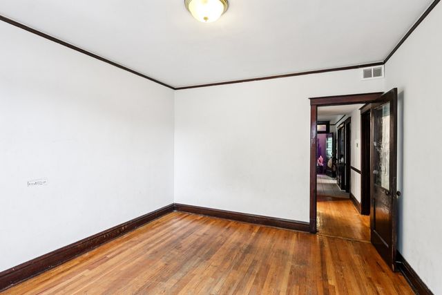 8548 S Manistee Avenue, Chicago, IL 60617
