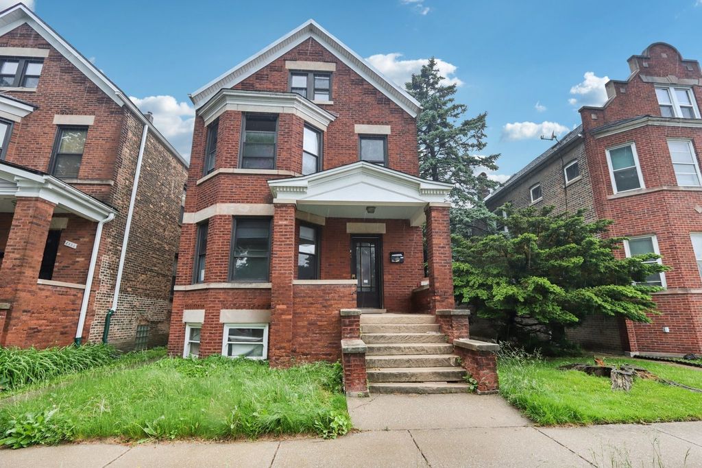 8548 S Manistee Avenue, Chicago, IL 60617
