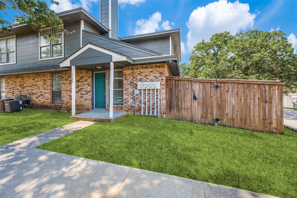 117 Peachtree Court C, Kennedale, TX 76060
