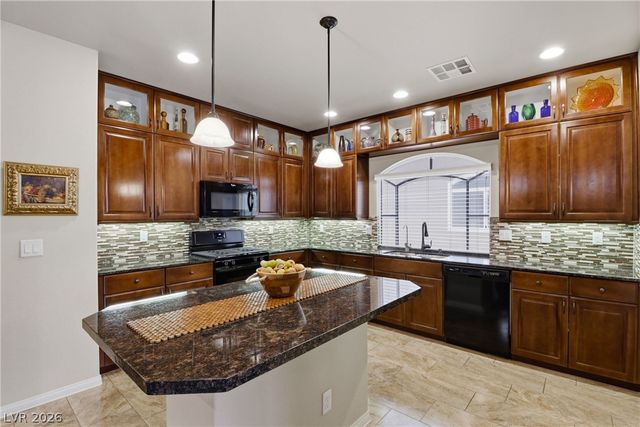 7258 Shannon Ridge Court, Las Vegas, NV 89118