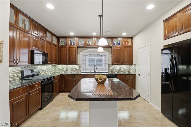7258 Shannon Ridge Court, Las Vegas, NV 89118