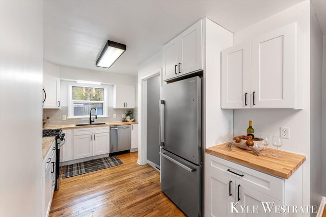 230 California Avenue, North Muskegon City, MI 49445