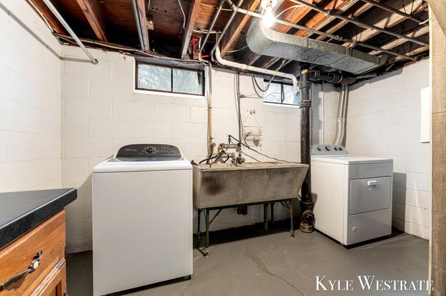 230 California Avenue, North Muskegon City, MI 49445