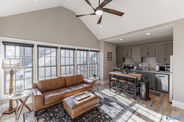 32 Hillcrest Avenue B, Huntsville, AL 35806