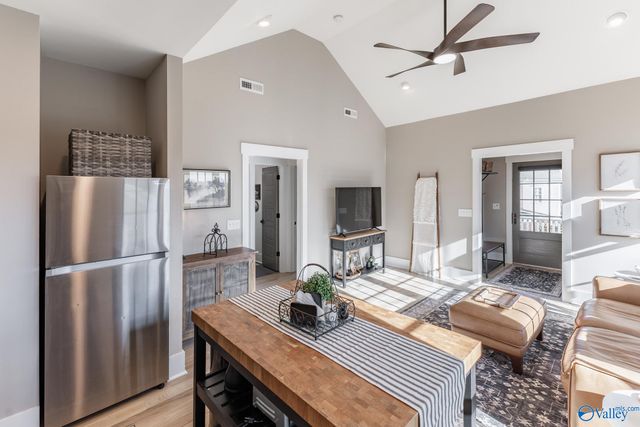 32 Hillcrest Avenue B, Huntsville, AL 35806