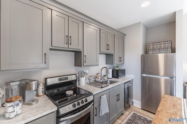 32 Hillcrest Avenue B, Huntsville, AL 35806