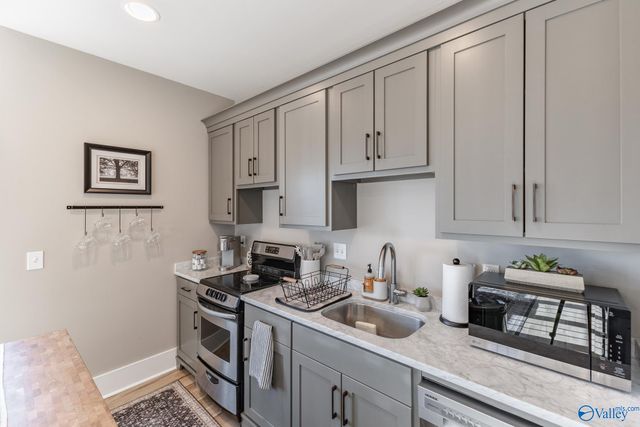 32 Hillcrest Avenue B, Huntsville, AL 35806