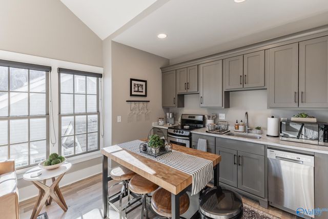 32 Hillcrest Avenue B, Huntsville, AL 35806