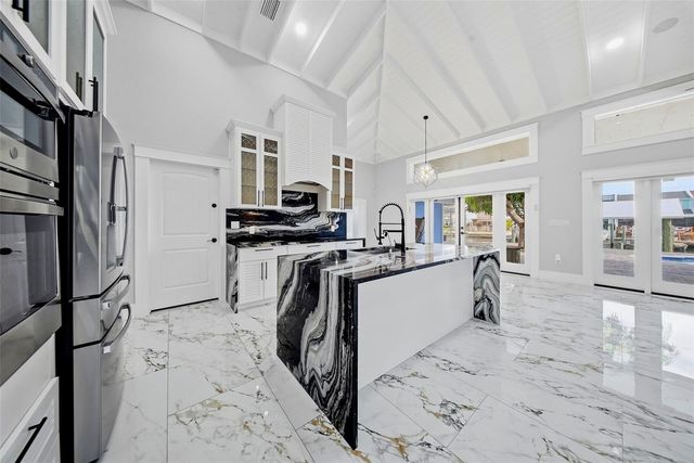 8722 PALISADES DRIVE, Tampa, FL 33615