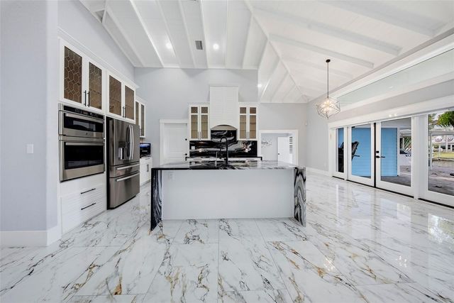 8722 PALISADES DRIVE, Tampa, FL 33615