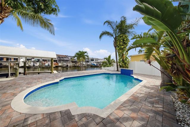 8722 PALISADES DRIVE, Tampa, FL 33615