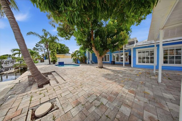 8722 PALISADES DRIVE, Tampa, FL 33615