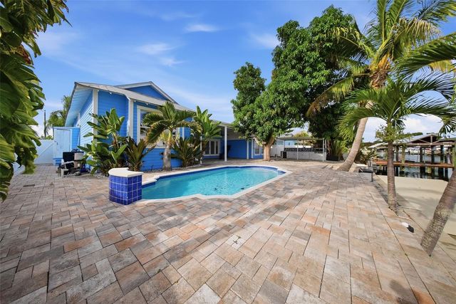 8722 PALISADES DRIVE, Tampa, FL 33615