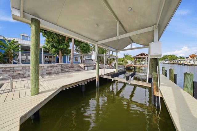 8722 PALISADES DRIVE, Tampa, FL 33615