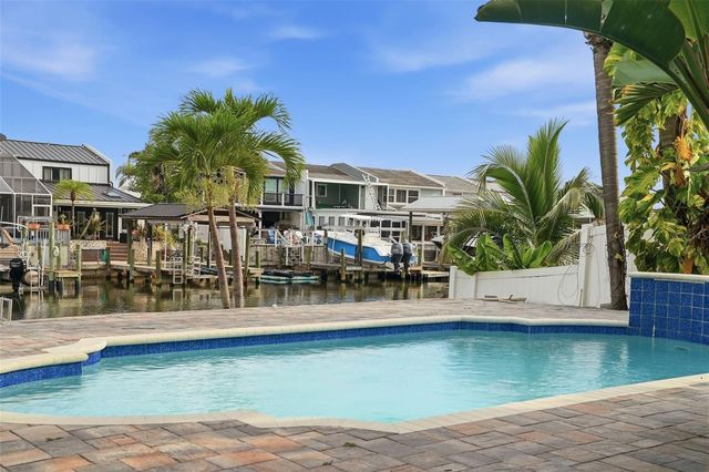 8722 PALISADES DRIVE, Tampa, FL 33615