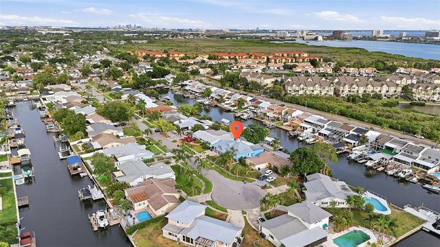 8722 PALISADES DRIVE, Tampa, FL 33615