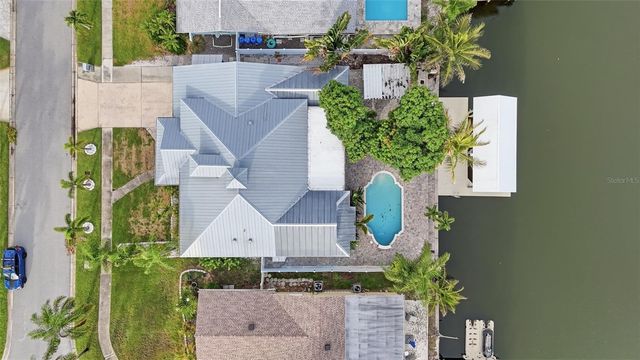 8722 PALISADES DRIVE, Tampa, FL 33615
