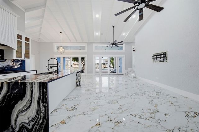 8722 PALISADES DRIVE, Tampa, FL 33615