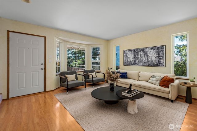 2090 SW Putnam Drive, Oak Harbor, WA 98277