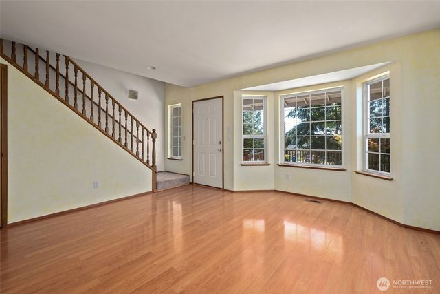 2090 SW Putnam Drive, Oak Harbor, WA 98277