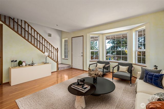 2090 SW Putnam Drive, Oak Harbor, WA 98277