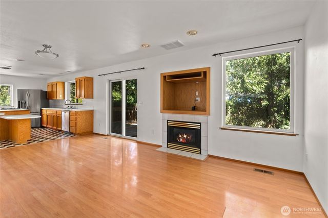 2090 SW Putnam Drive, Oak Harbor, WA 98277