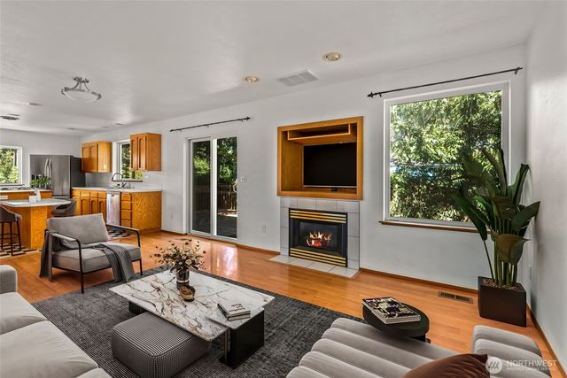 2090 SW Putnam Drive, Oak Harbor, WA 98277